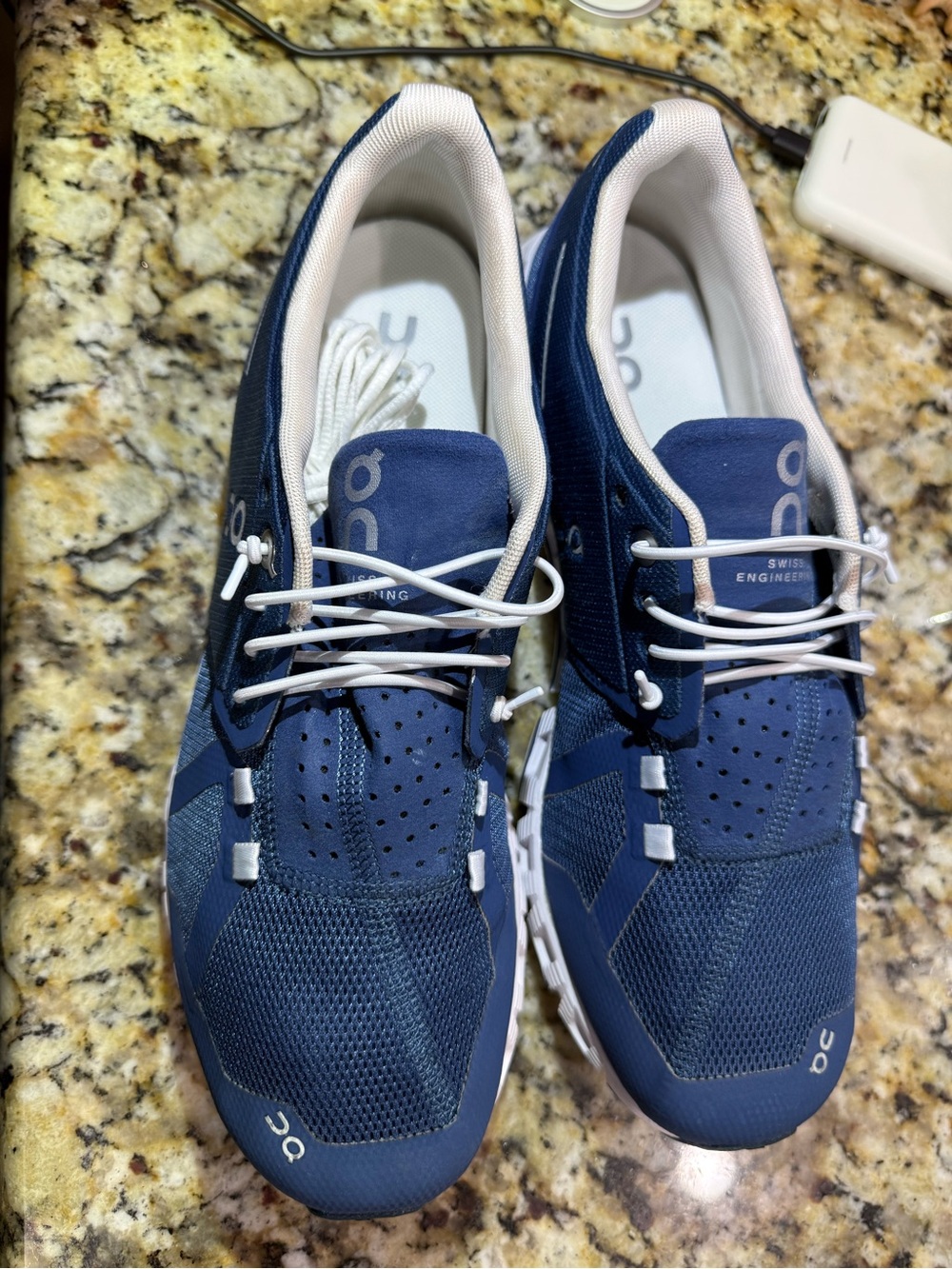 On Cloud 6 Women's Sneaker in Navy and white - women’s size 11 - Picture 11 of 11